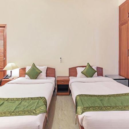 Treebo Trip The Nest Corporate Hotel Грейтър Нойда Екстериор снимка